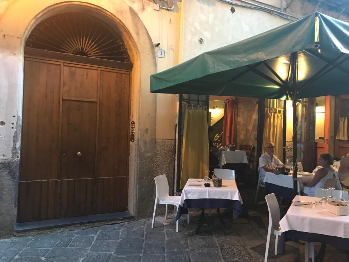 Salerno B&B In Centro ภายนอก รูปภาพ